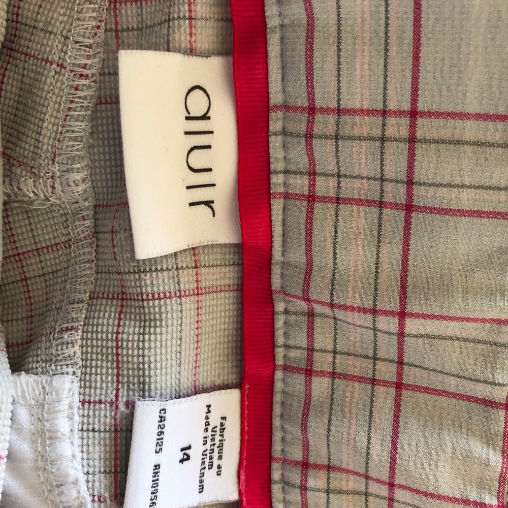 Golf Short - Picture 2 of 2